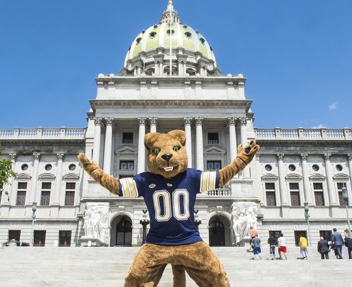 Roc in front of the Harrisburg capitol building.